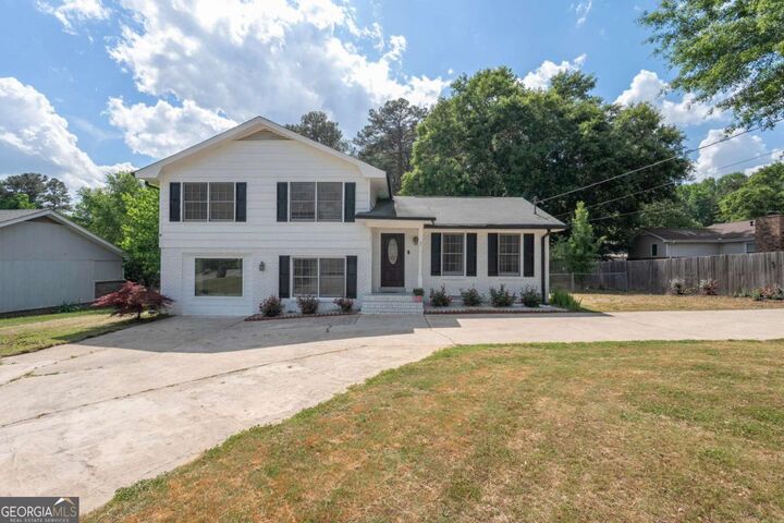 Property Photo: 875 White Oak Court GA 30046