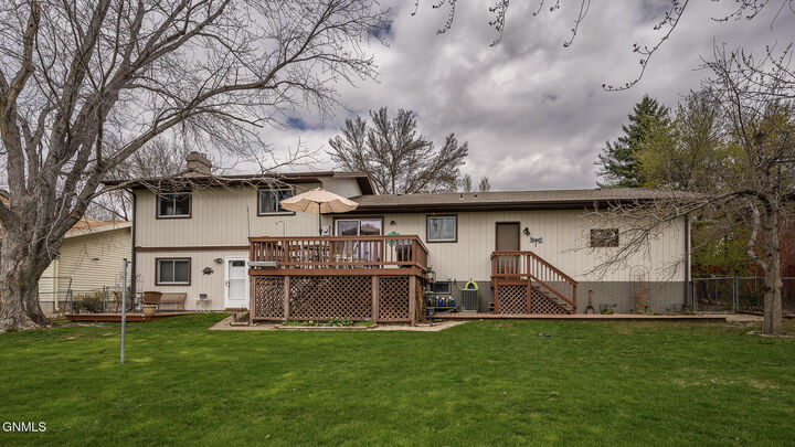 Property Photo:  2009 Grimsrud Drive  ND 58501 