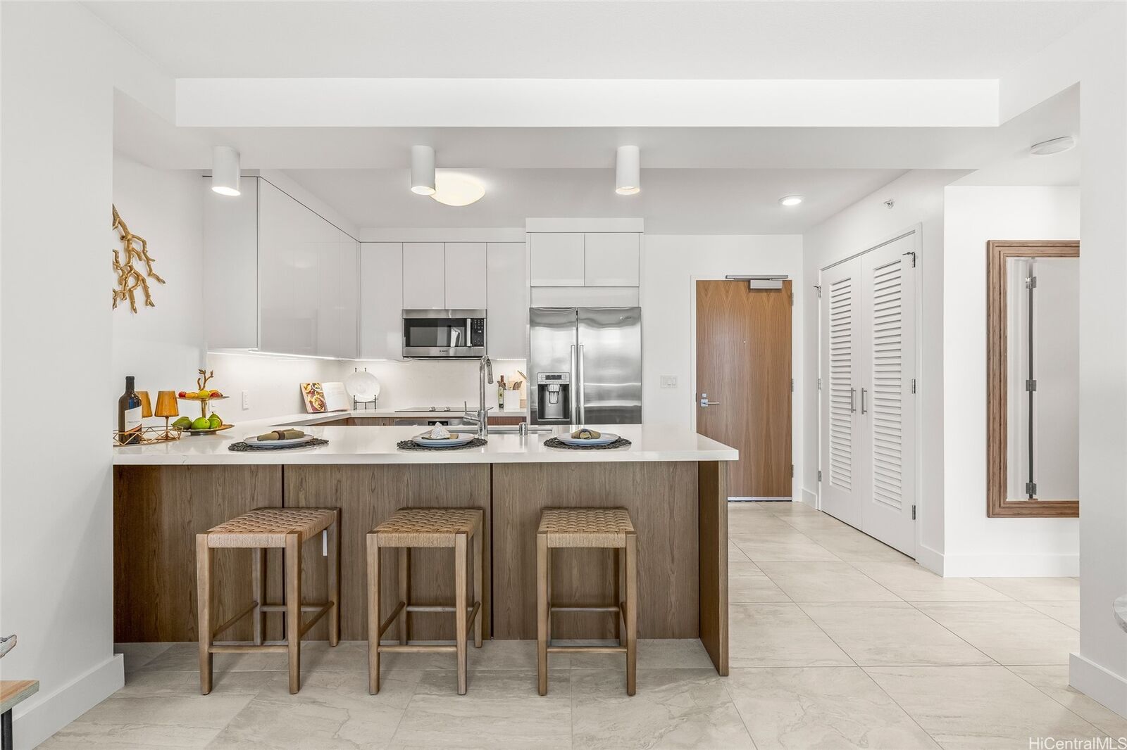 Property Photo:  629 Keeaumoku Street 1510  HI 96814 