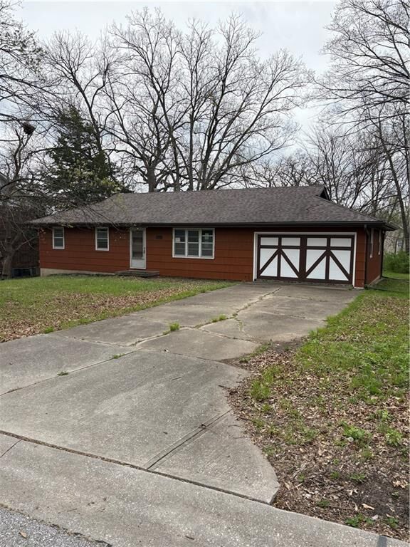 Property Photo:  8813 North Road  MO 64068 