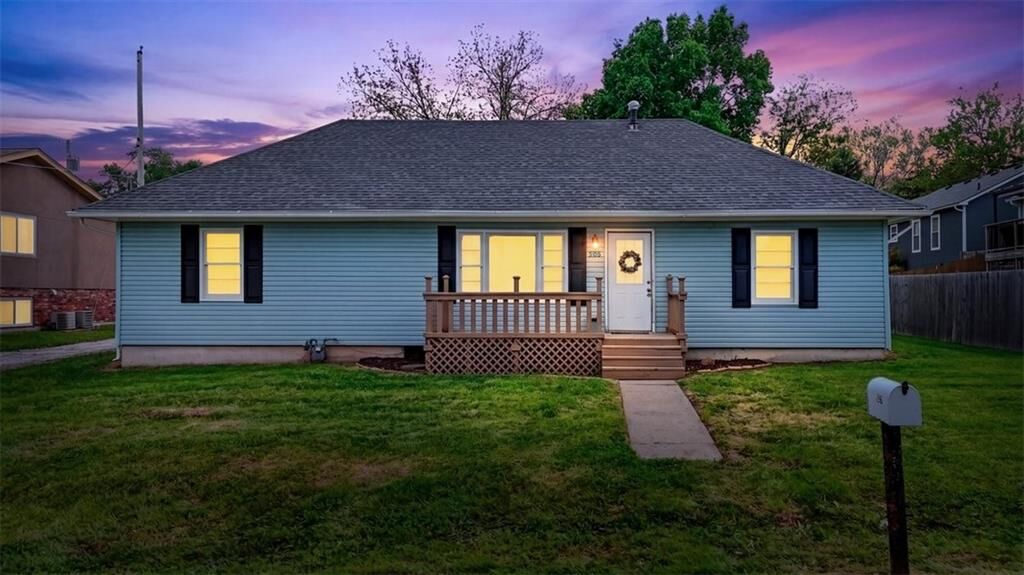 Property Photo:  506 E 1st Street  KS 66086 