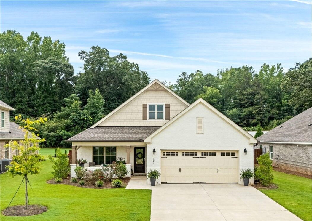 Property Photo: 1627 Hidden Lakes Drive AL 36801