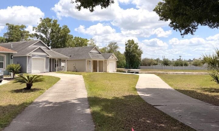 Property Photo:  1705 Circe Lake Court  FL 32826 