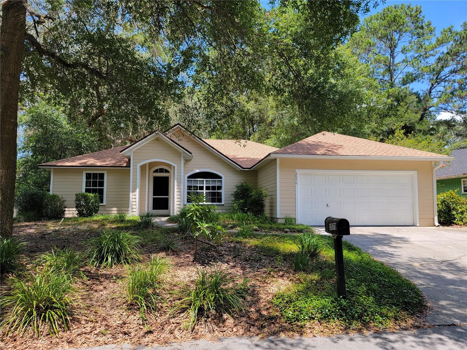 Property Photo: 2070 SW 42nd Lane FL 32608