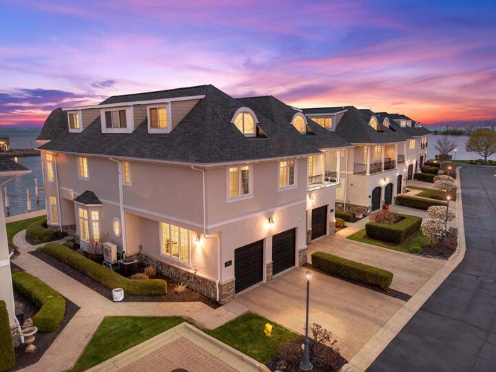 Property Photo:  33070 Venetian Pointe Drive 7  MI 48045 
