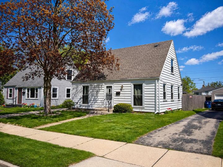 Property Photo:  2205 Hayes Ave  WI 53405 