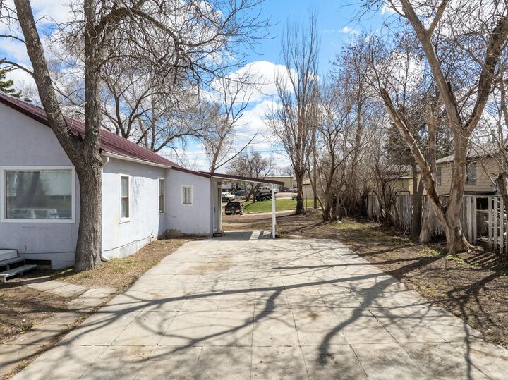 Property Photo:  711 5th St SW  ND 58701 