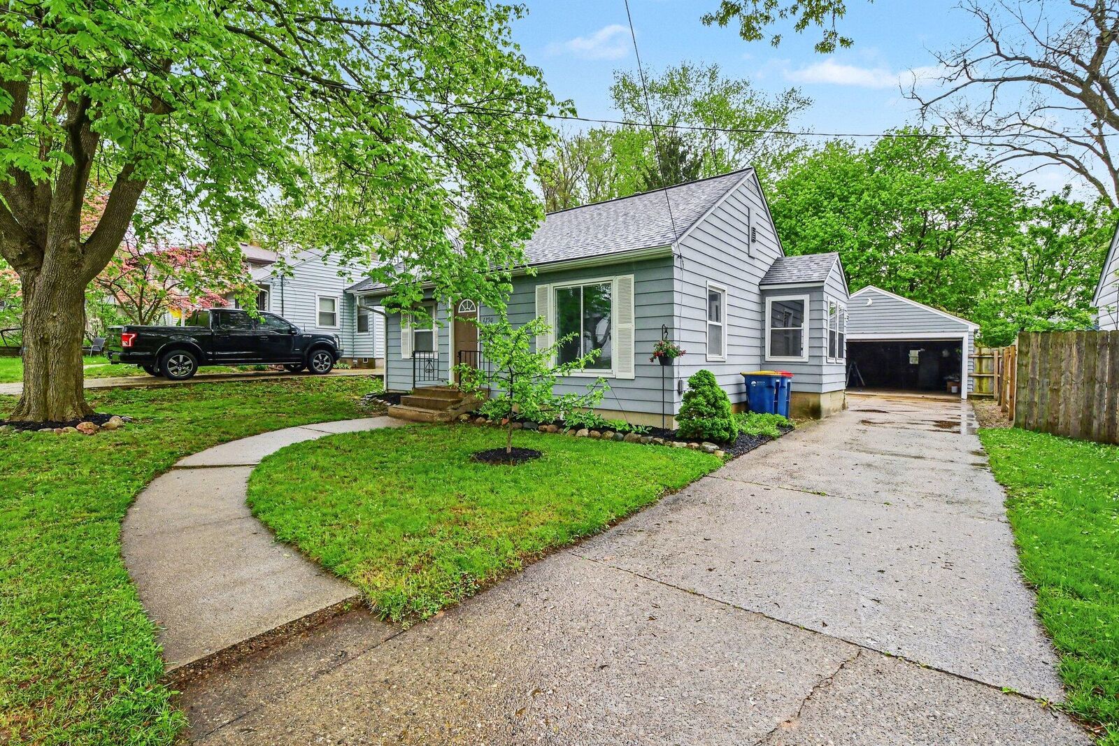 Property Photo:  1350 Lewison Avenue NE  MI 49505 