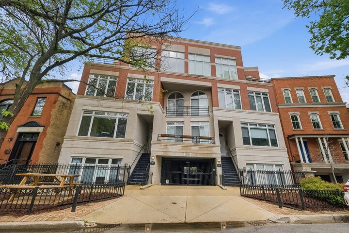 Property Photo:  2919 N Burling Street G  IL 60657 