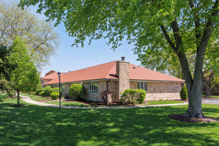 Property Photo: 7520 W Willowood Court IL 60462