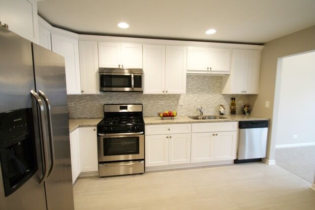 Property Photo:  118 Morningside Lane W 118  IL 60089 