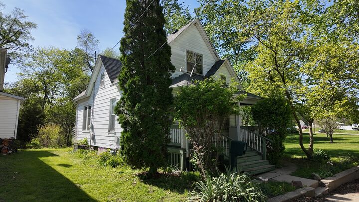 Property Photo: 113 S Isabella Street IL 61727