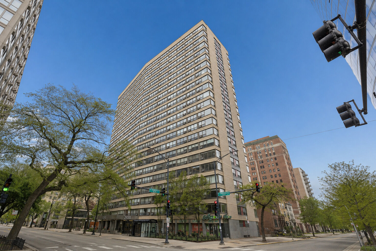Property Photo:  2930 N Sheridan Road 2106  IL 60657 