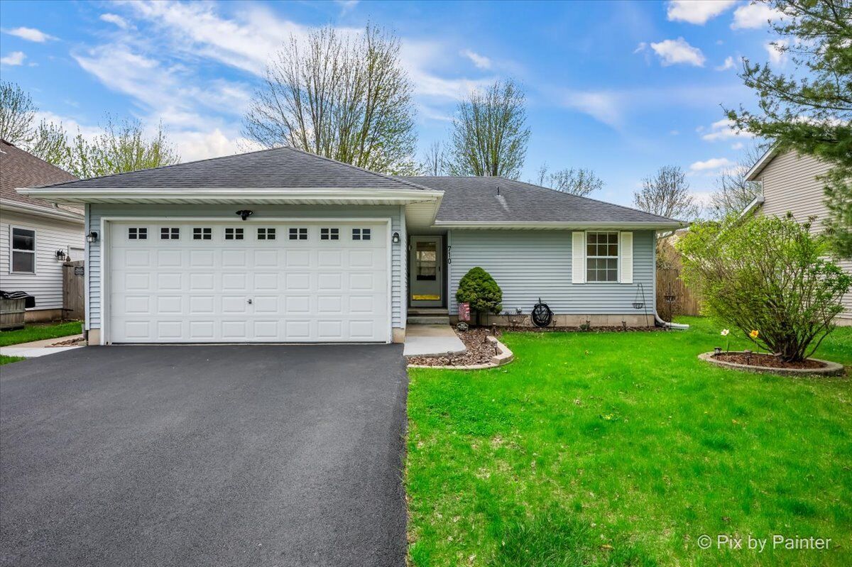 Property Photo: 710 Redwood Court IL 60135