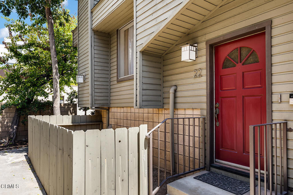 Property Photo:  283 S Hudson Avenue 22  CA 91101 