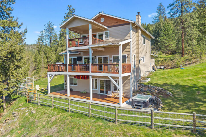 Property Photo:  1234 Goldedge Mine Rd  WA 99141 