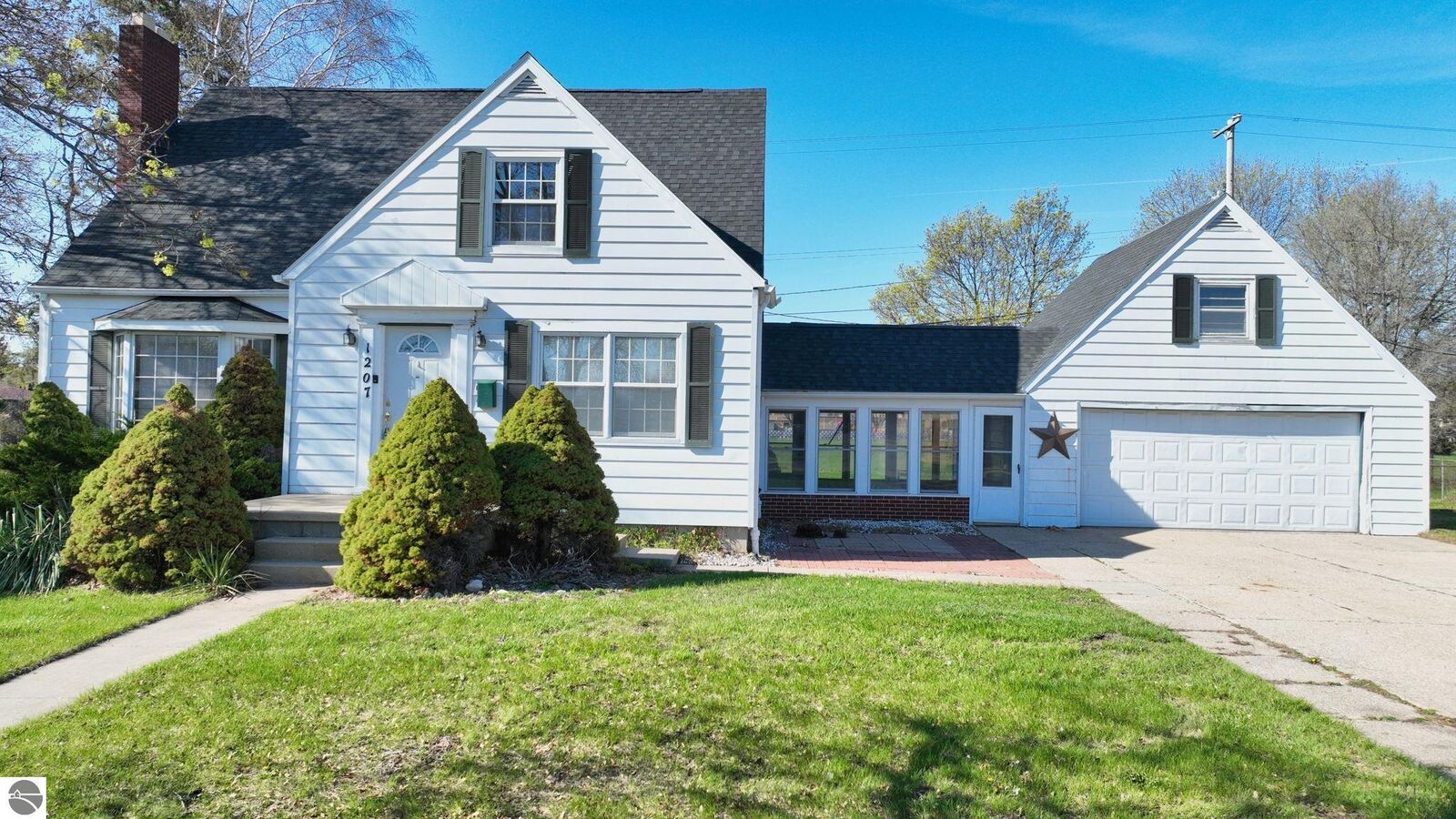 Property Photo:  1207 North Drive  MI 48858 