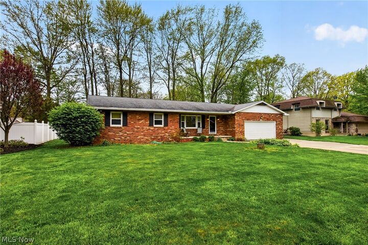 Property Photo:  324 Old Oak Drive  OH 44410 