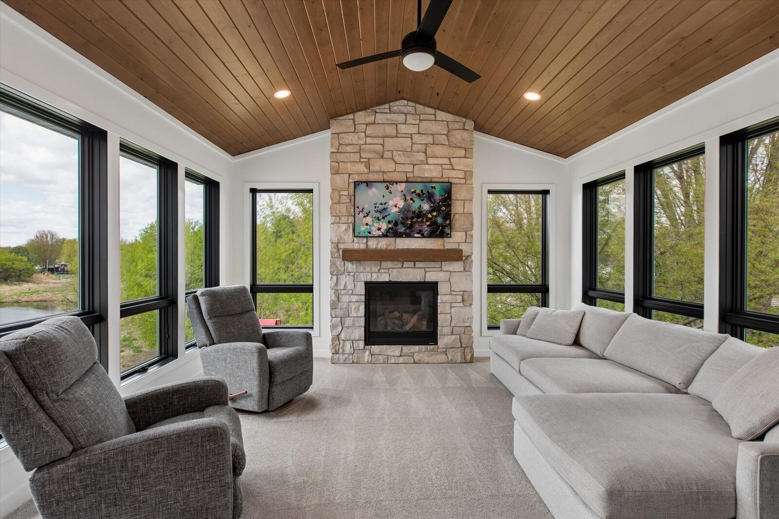 Property Photo:  701 Carter Drive  MN 55057 