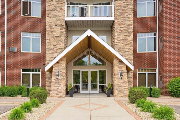 Property Photo:  1776 Stieger Lake Lane 100  MN 55386 