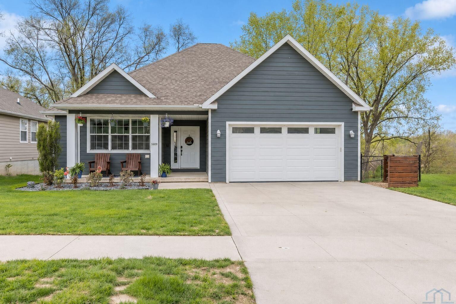Property Photo:  1600 30th Street  IA 51104 