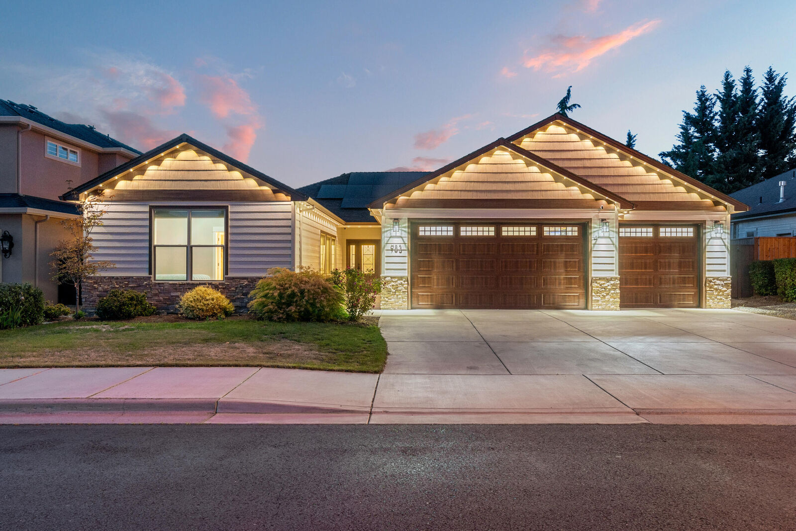 Property Photo:  983 Pumpkin Ridge Drive  OR 97524 