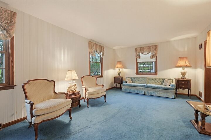 Property Photo:  5 Montgomery Dr  MA 01701 