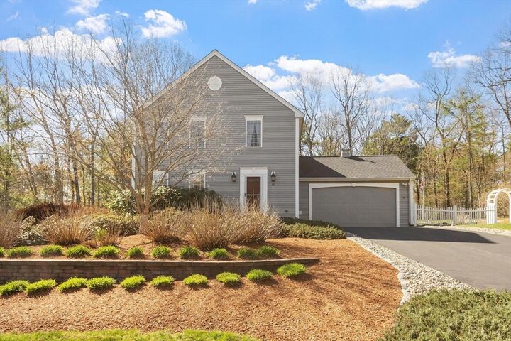 Property Photo:  40 Longwood Dr  MA 01462 