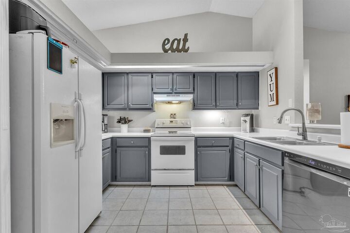 Property Photo:  9775 Bobwhite Way  FL 32514 