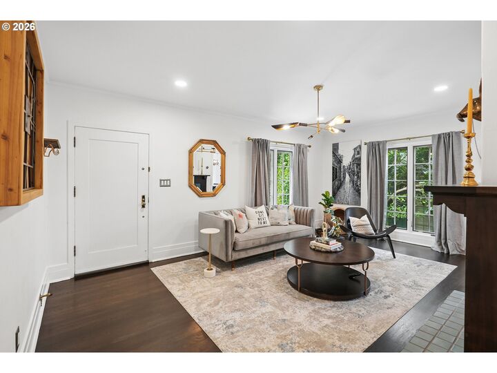 Property Photo: 2730 SW Old Orchard Rd OR 97201