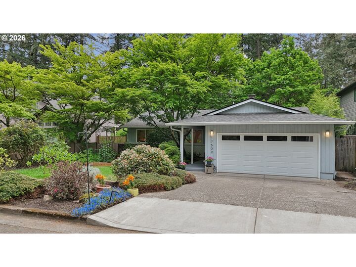 Property Photo:  17500 Hill Way  OR 97035 