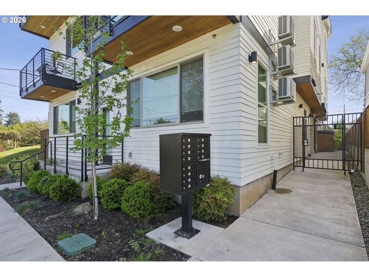 Property Photo:  6610 N Greenwich Ave 5  OR 97217 
