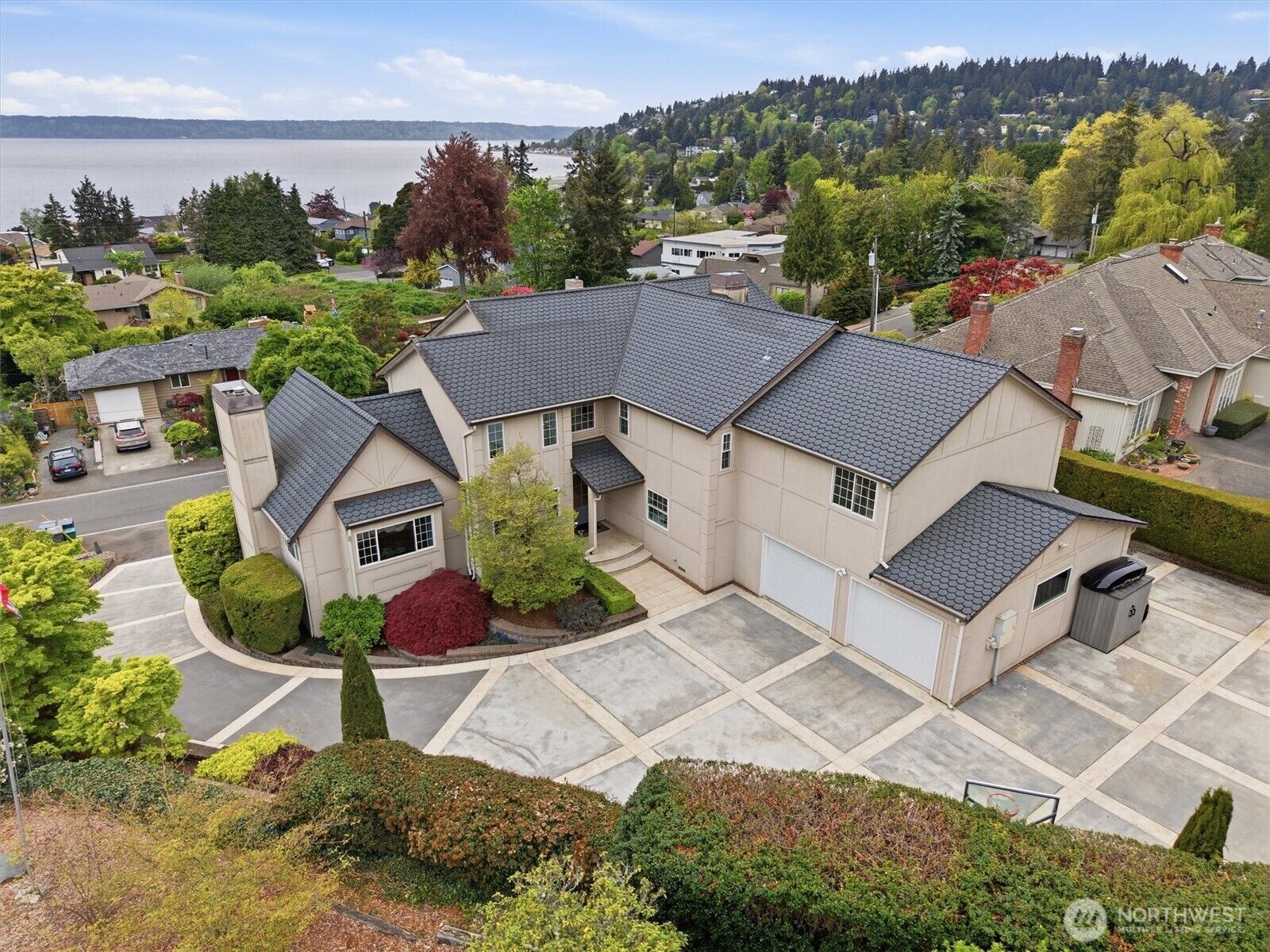 Property Photo:  18124  Riviera Place SW  WA 98166 