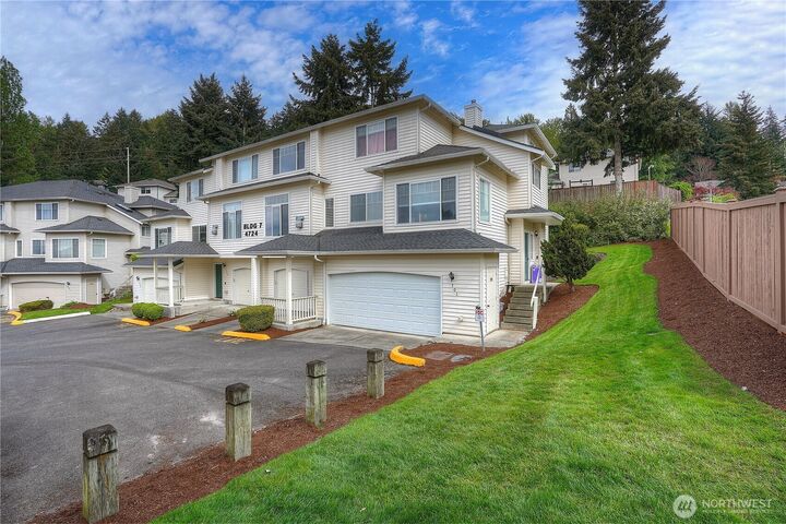 Property Photo:  4724  Mill Pond Drive SE 702  WA 98092 
