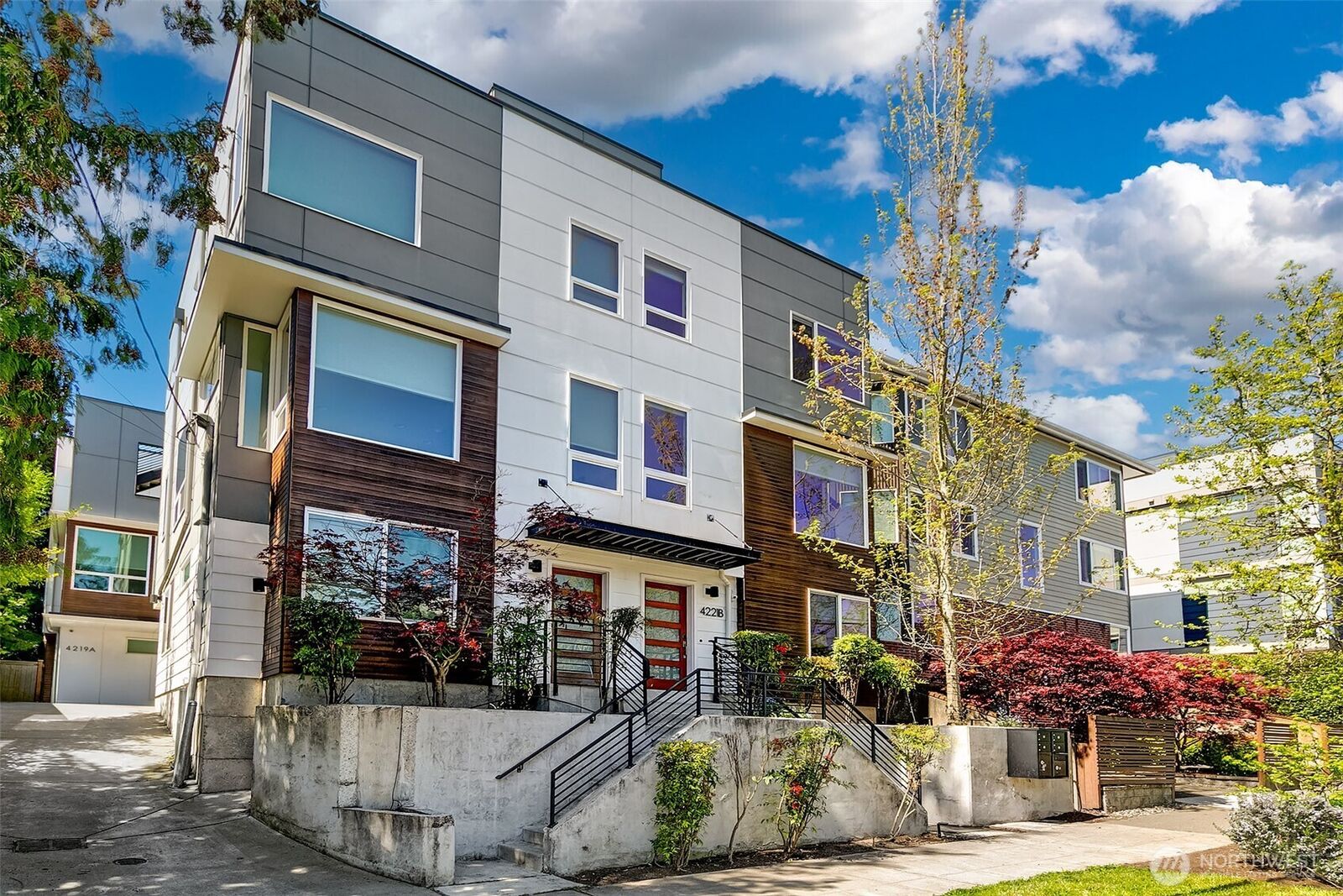 Property Photo:  4221  Evanston Avenue N B  WA 98103 