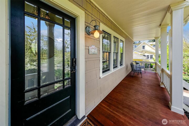 Property Photo:  2127  Boyer Avenue E  WA 98112 