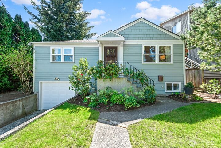 Property Photo:  3907 SW Ida Street  WA 98136 