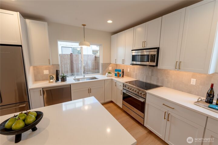 Property Photo:  13540  39th Avenue NE C  WA 98125 