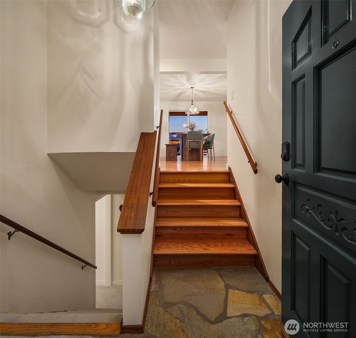 Property Photo:  814  Dayton Street  WA 98020 