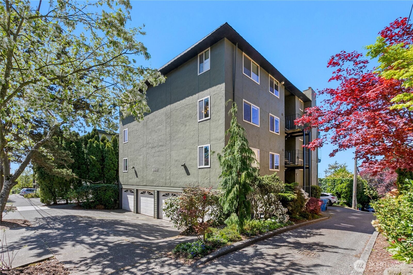 Property Photo:  4511  Greenwood Avenue N 6  WA 98103 