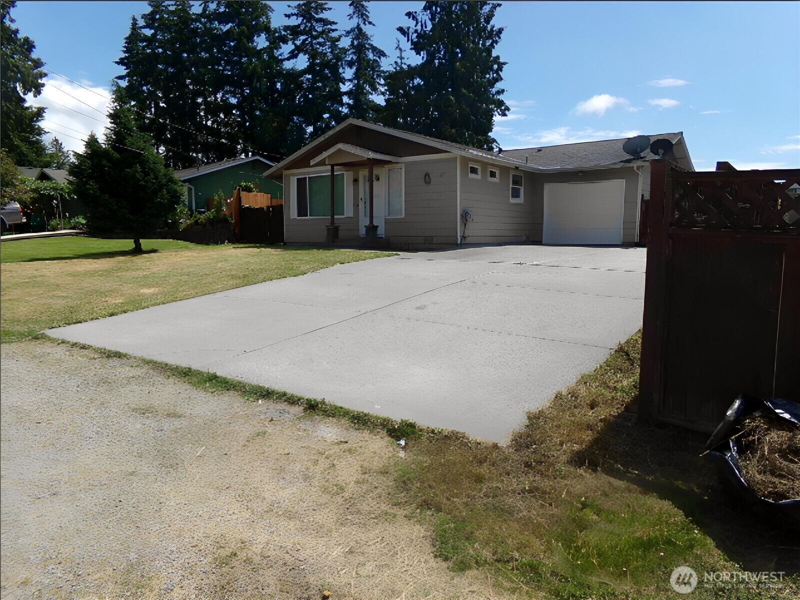 Property Photo:  2000 E Highland Avenue  WA 98273 