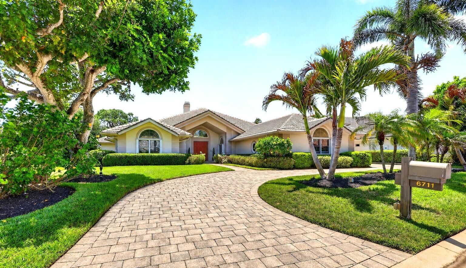 Property Photo:  6711 SE Barrington Drive  FL 34997 