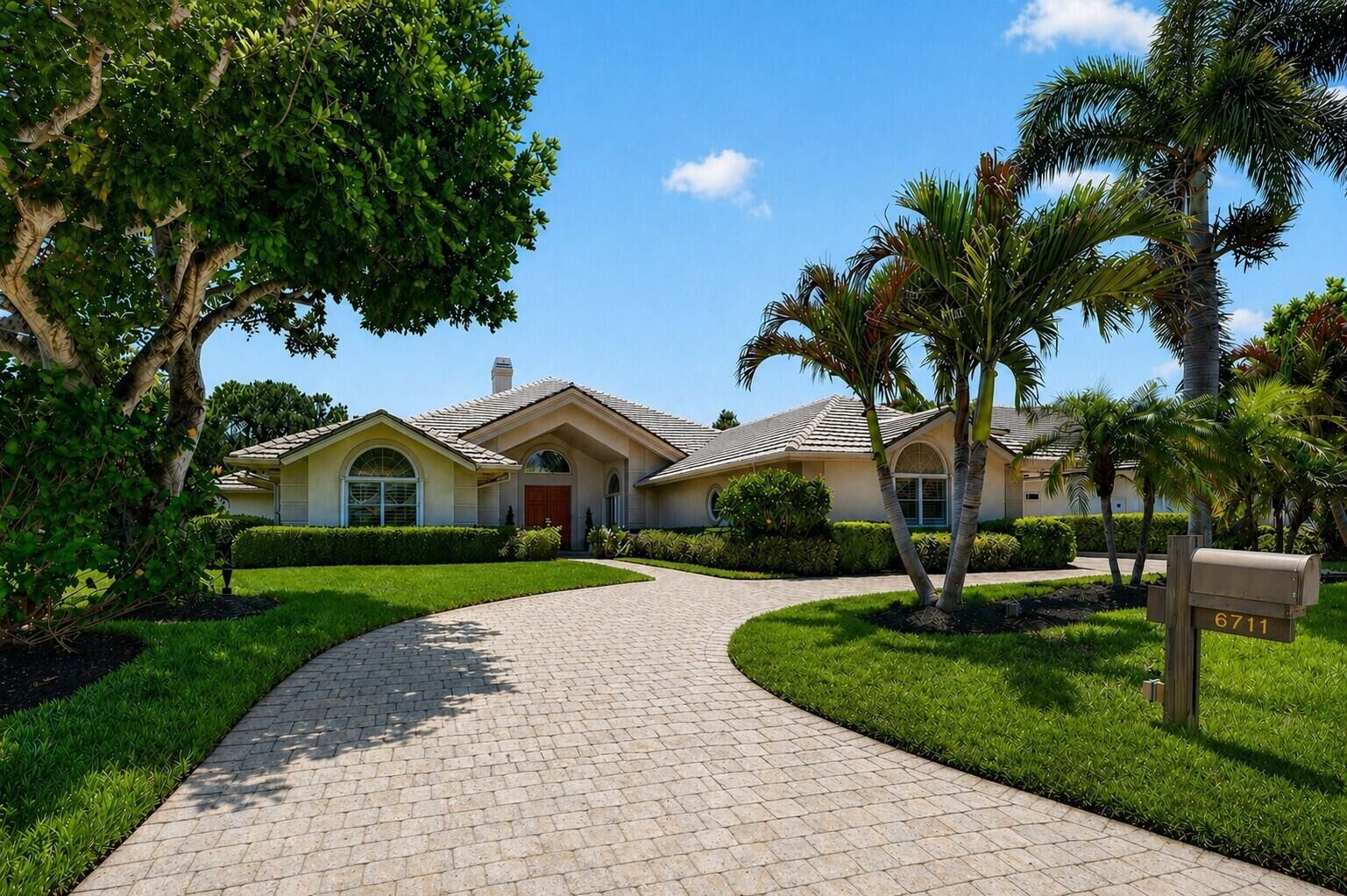 Property Photo:  6711 SE Barrington Drive  FL 34997 