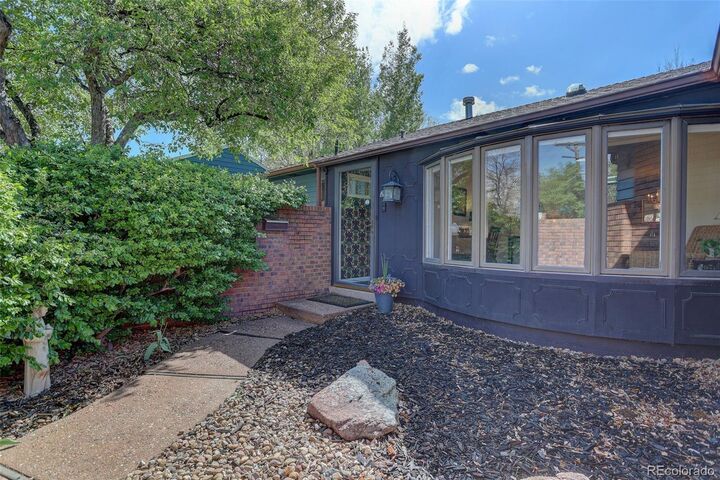 Property Photo:  2717 S Steele Street  CO 80210 
