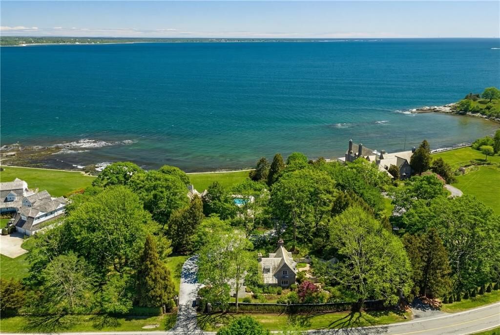 Property Photo:  515 Indian Avenue  RI 02842 