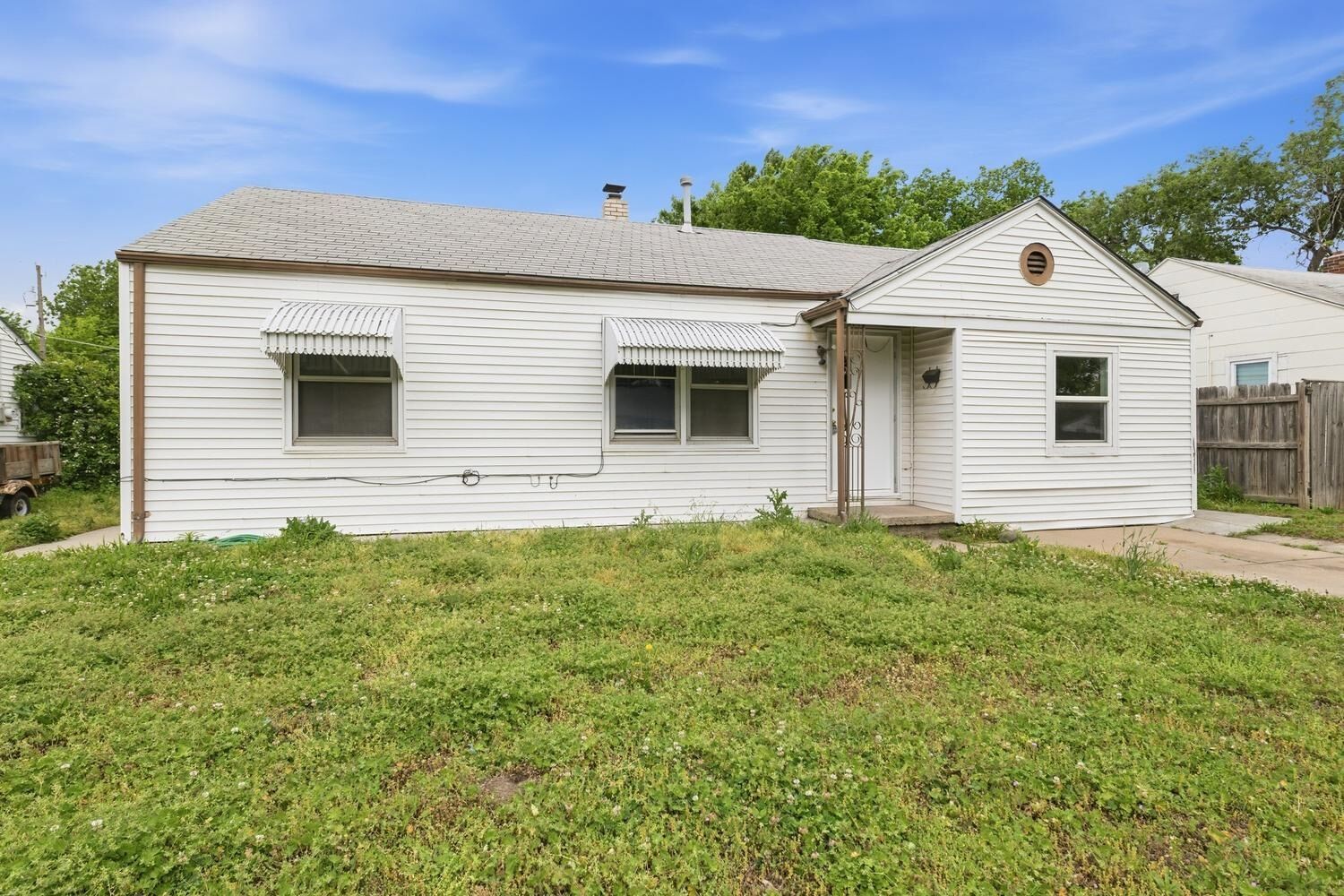 Property Photo:  2531 S Washington Ave  KS 67216 