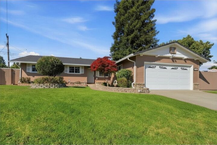 Property Photo:  8440 Diane Ct  CA 95020 