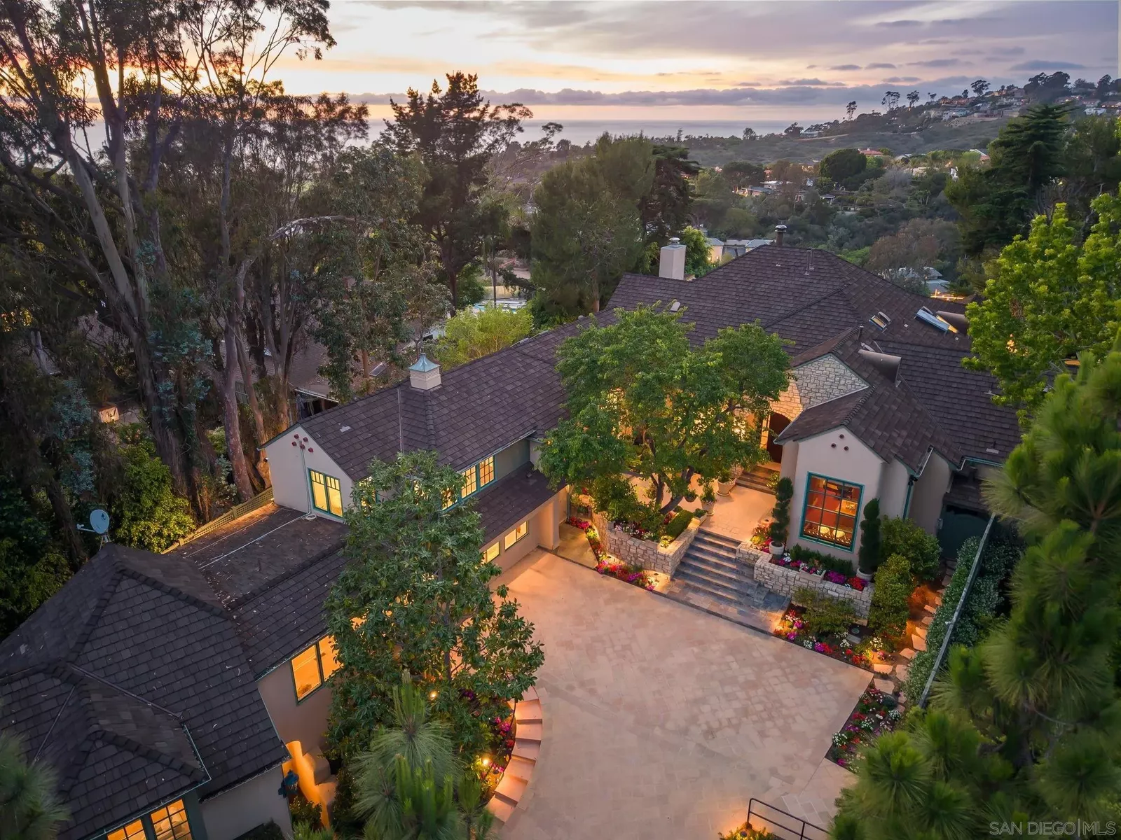 Property Photo:  6388 La Jolla Scenic Dr South  CA 92037 