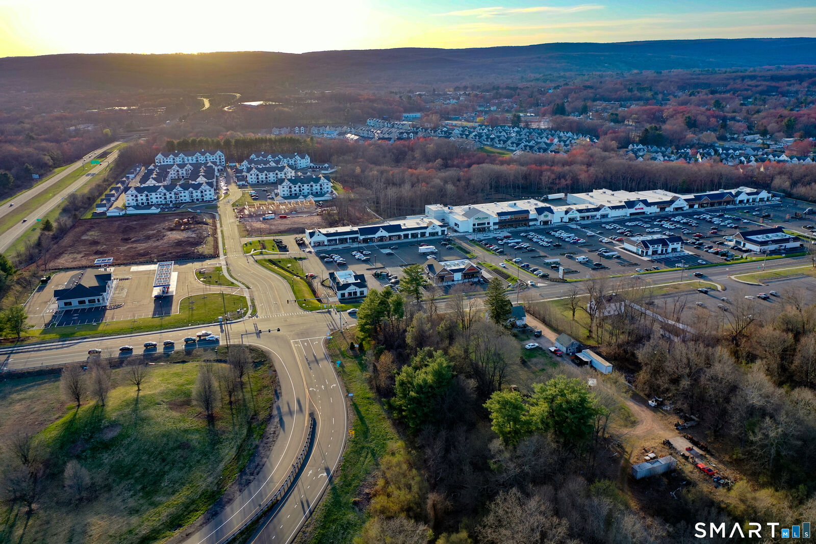 Property Photo:  104 Stone Bridge Court  CT 06410 