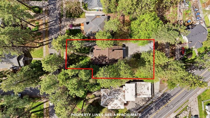 Property Photo:  943 E 16th Ave  WA 99203 